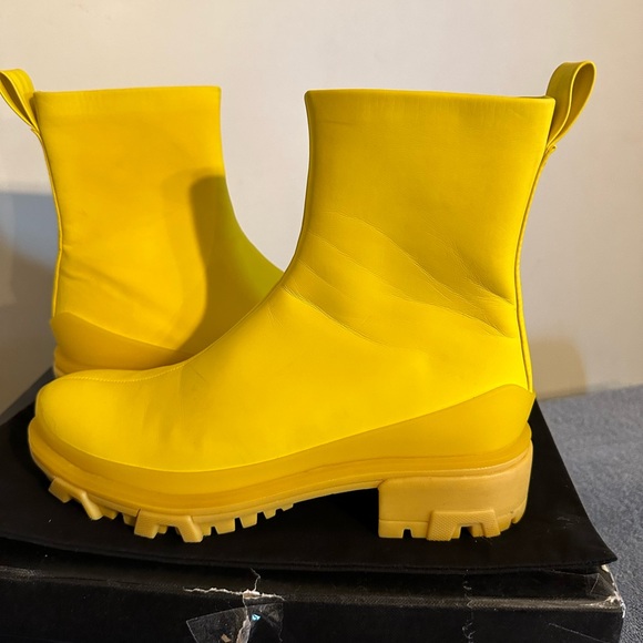 Gorgeous pair yellow Shiloh boots - Picture 7 of 9